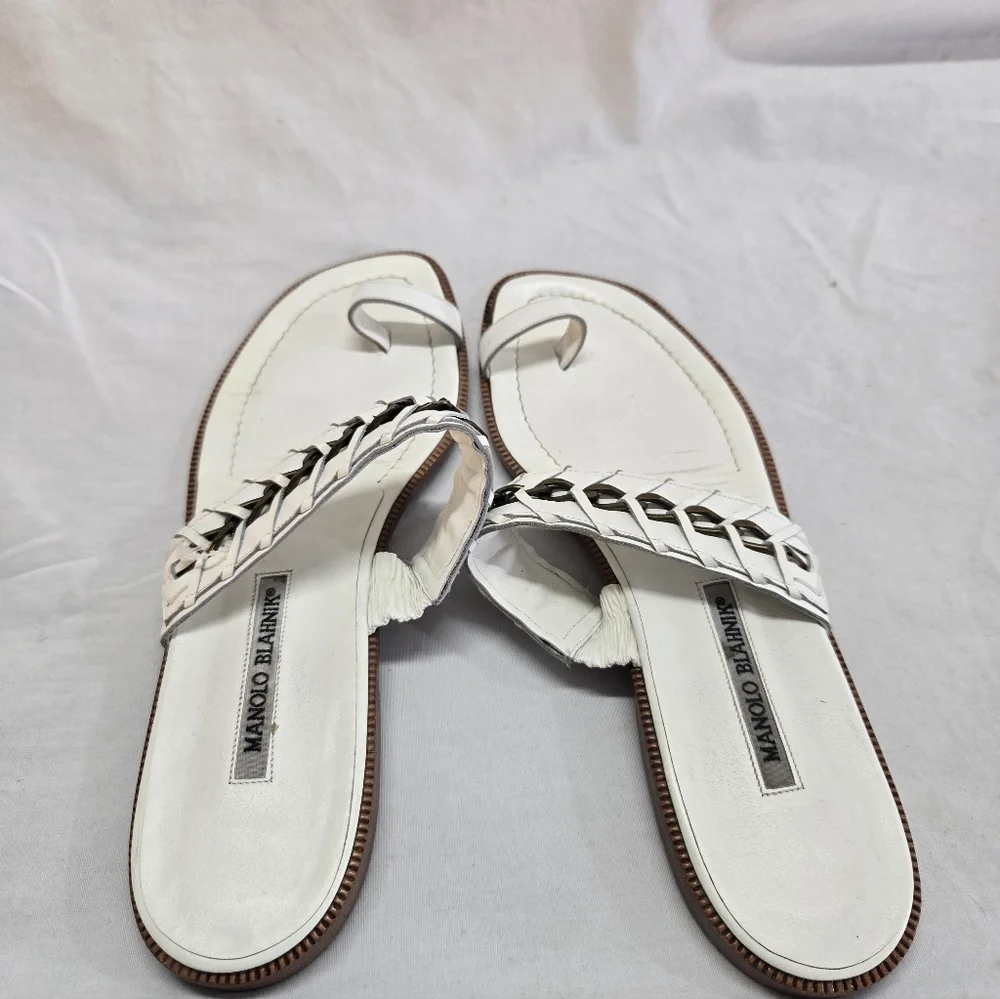 Manolo Blahnik Women's 40.5 White Toe Loop Leather Brass Chain Sandals - Picture 3 of 6